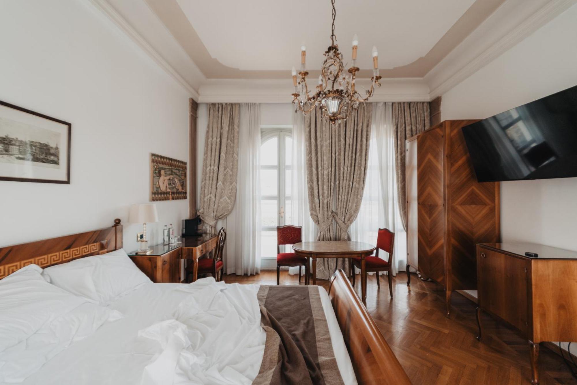 Hotel Vittoria Brescia Bagian luar foto