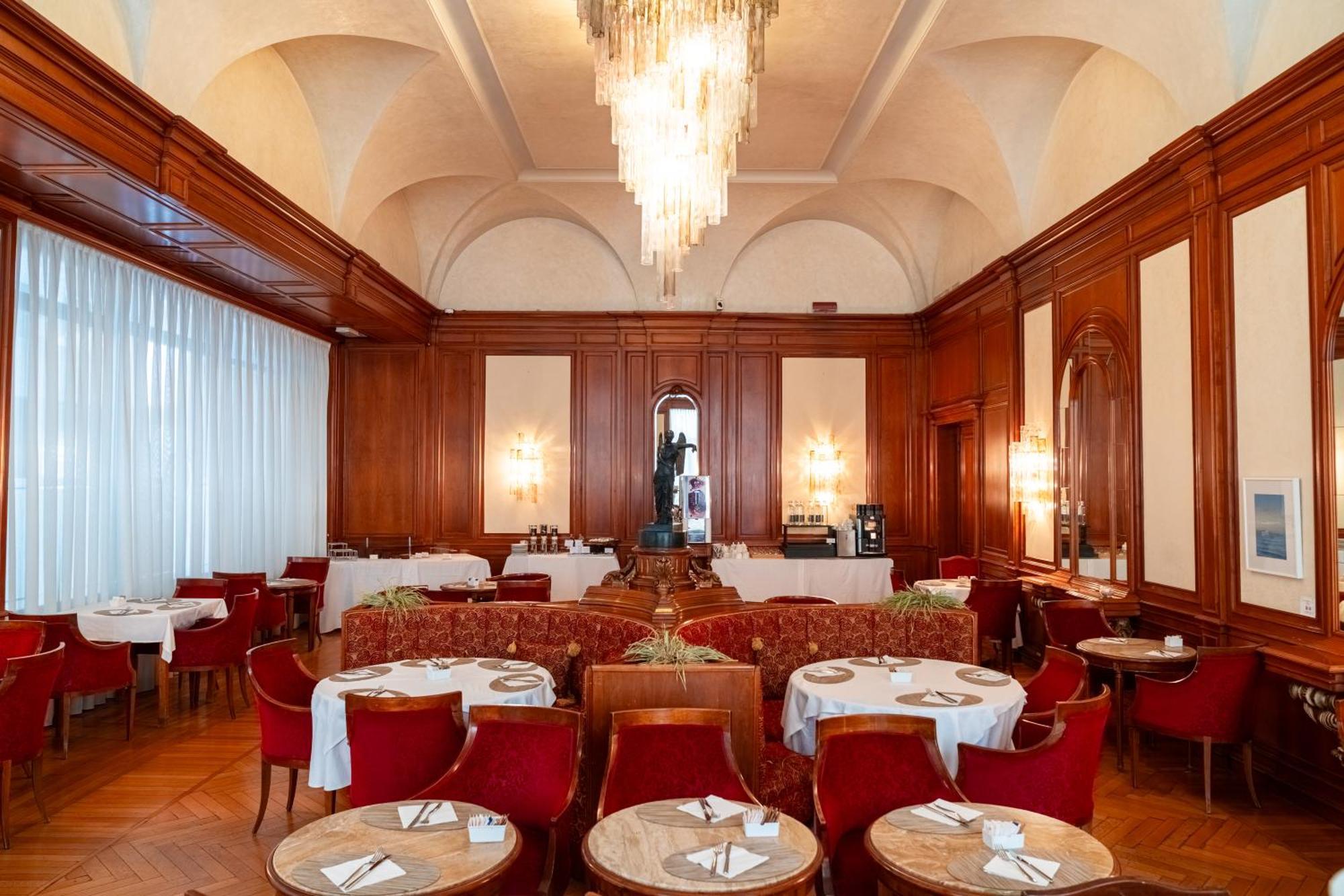 Hotel Vittoria Brescia Bagian luar foto