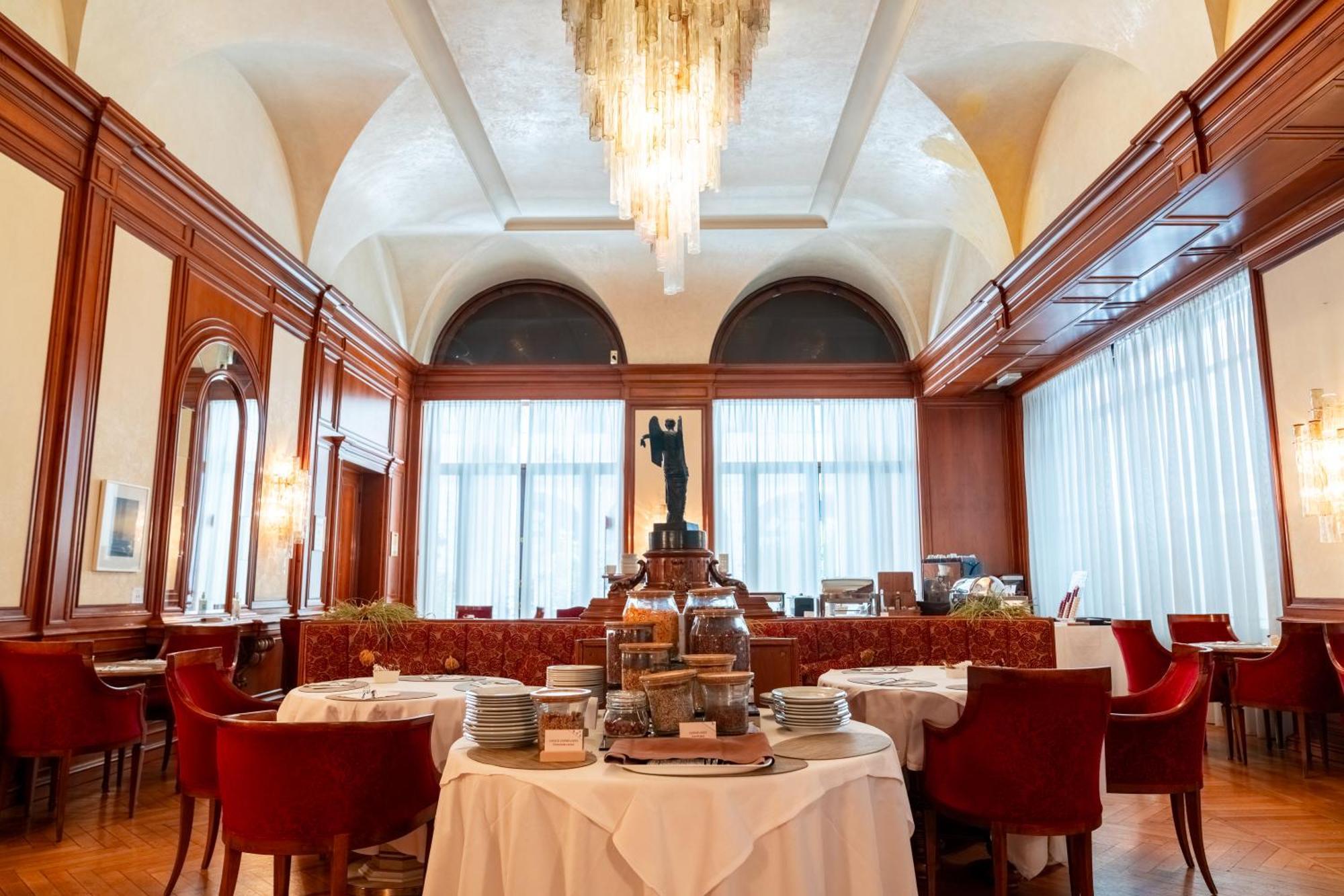 Hotel Vittoria Brescia Bagian luar foto
