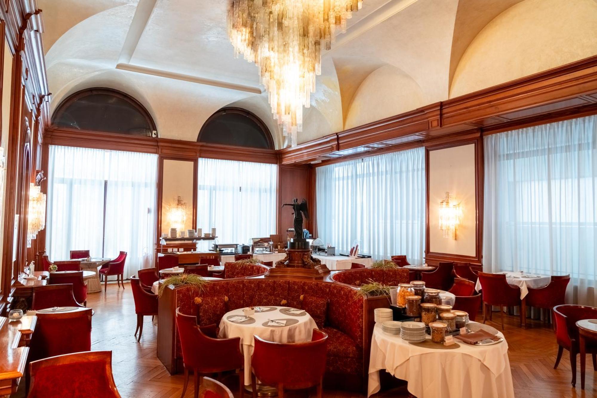 Hotel Vittoria Brescia Bagian luar foto