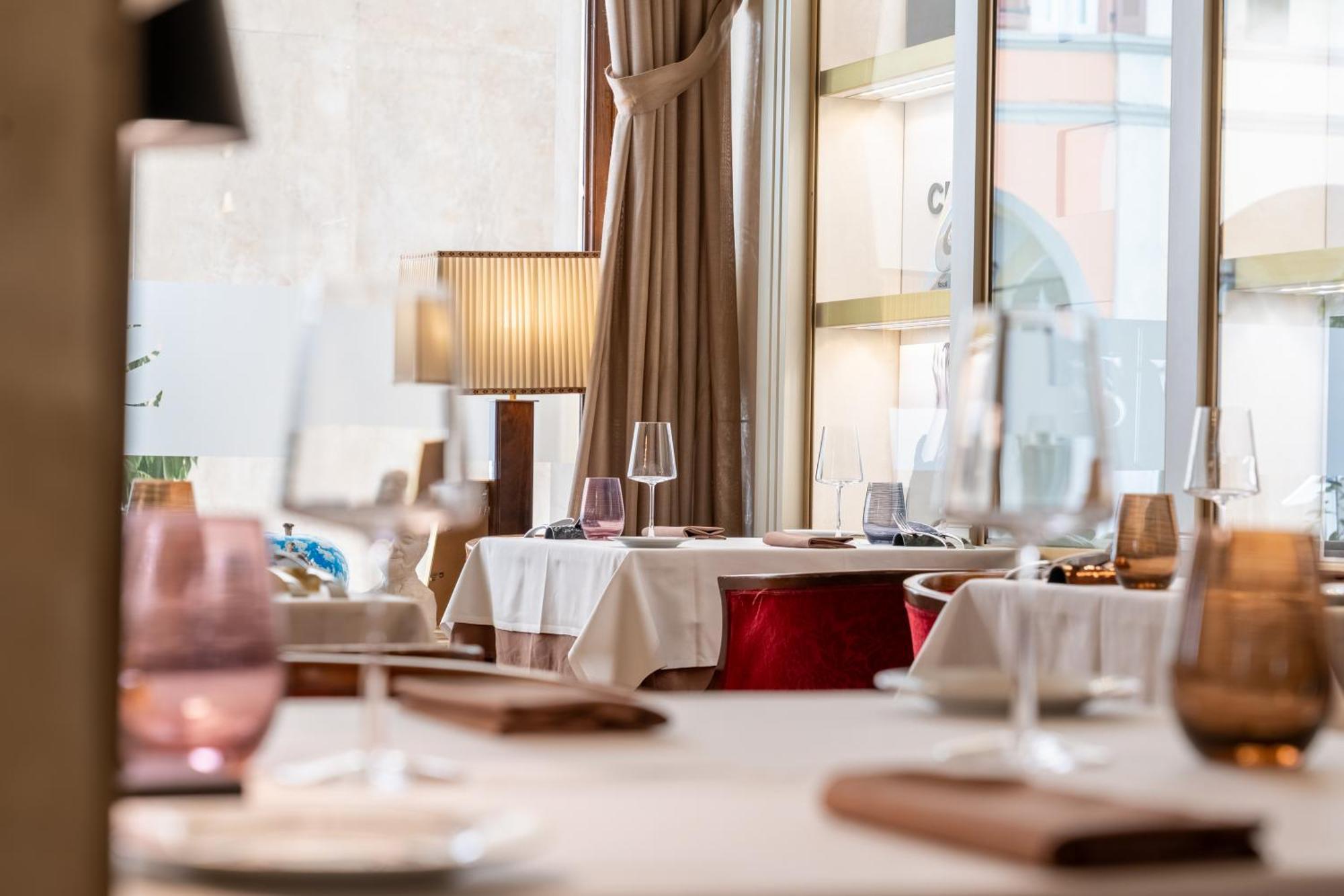 Hotel Vittoria Brescia Bagian luar foto