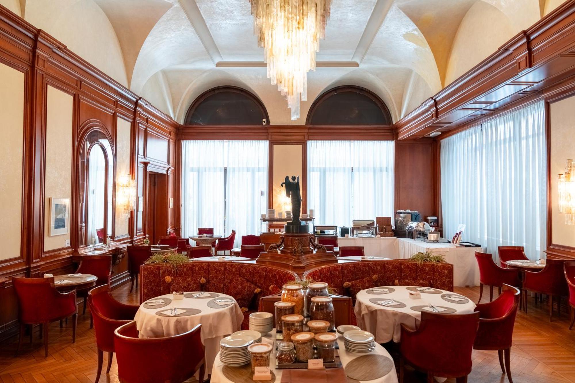 Hotel Vittoria Brescia Bagian luar foto